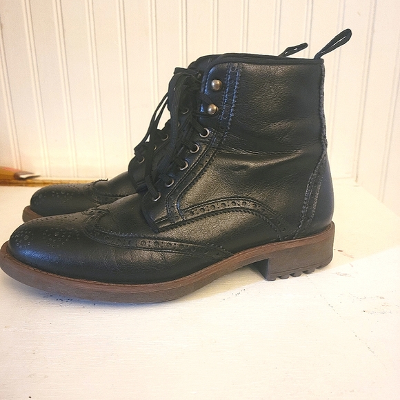 Brave Gentleman Boots - Picture 2 of 5